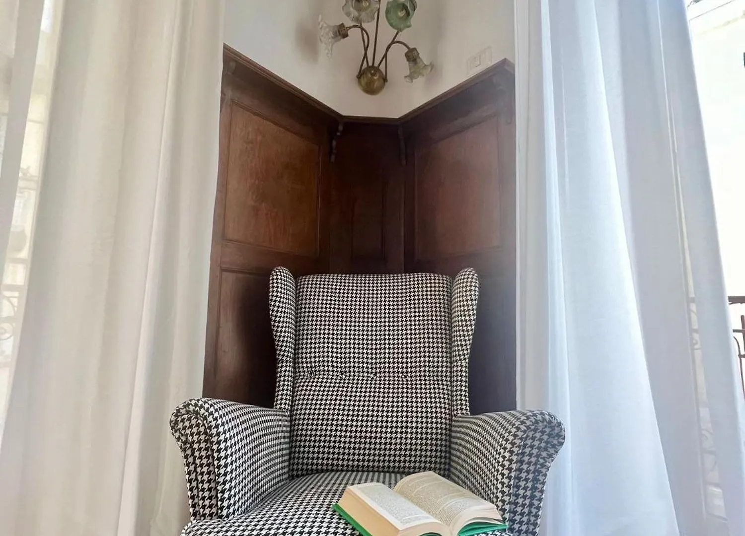 Vomero Hideaway Naples - Family Friendly Italy