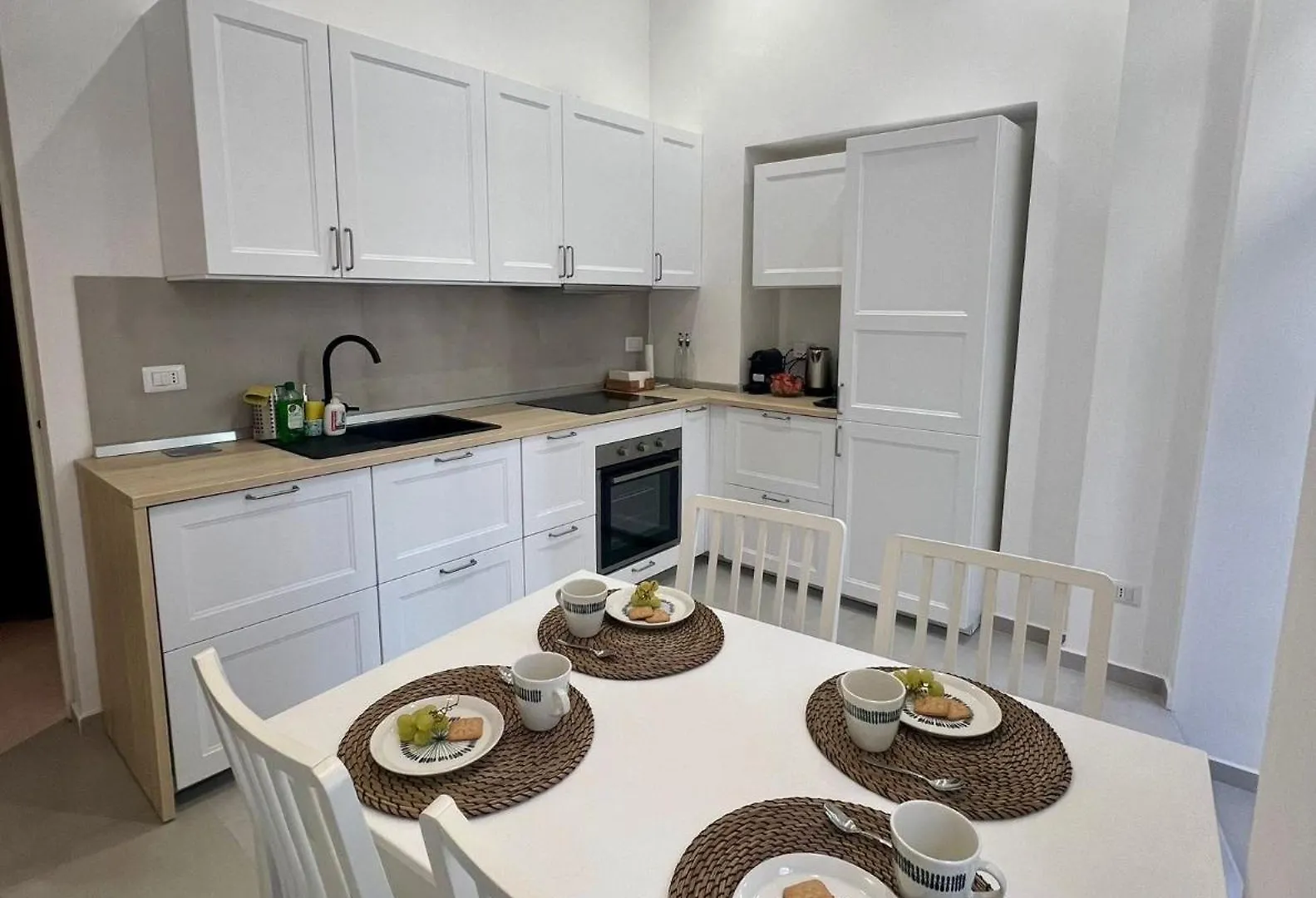Vomero Hideaway Naples - Family Friendly Apartment